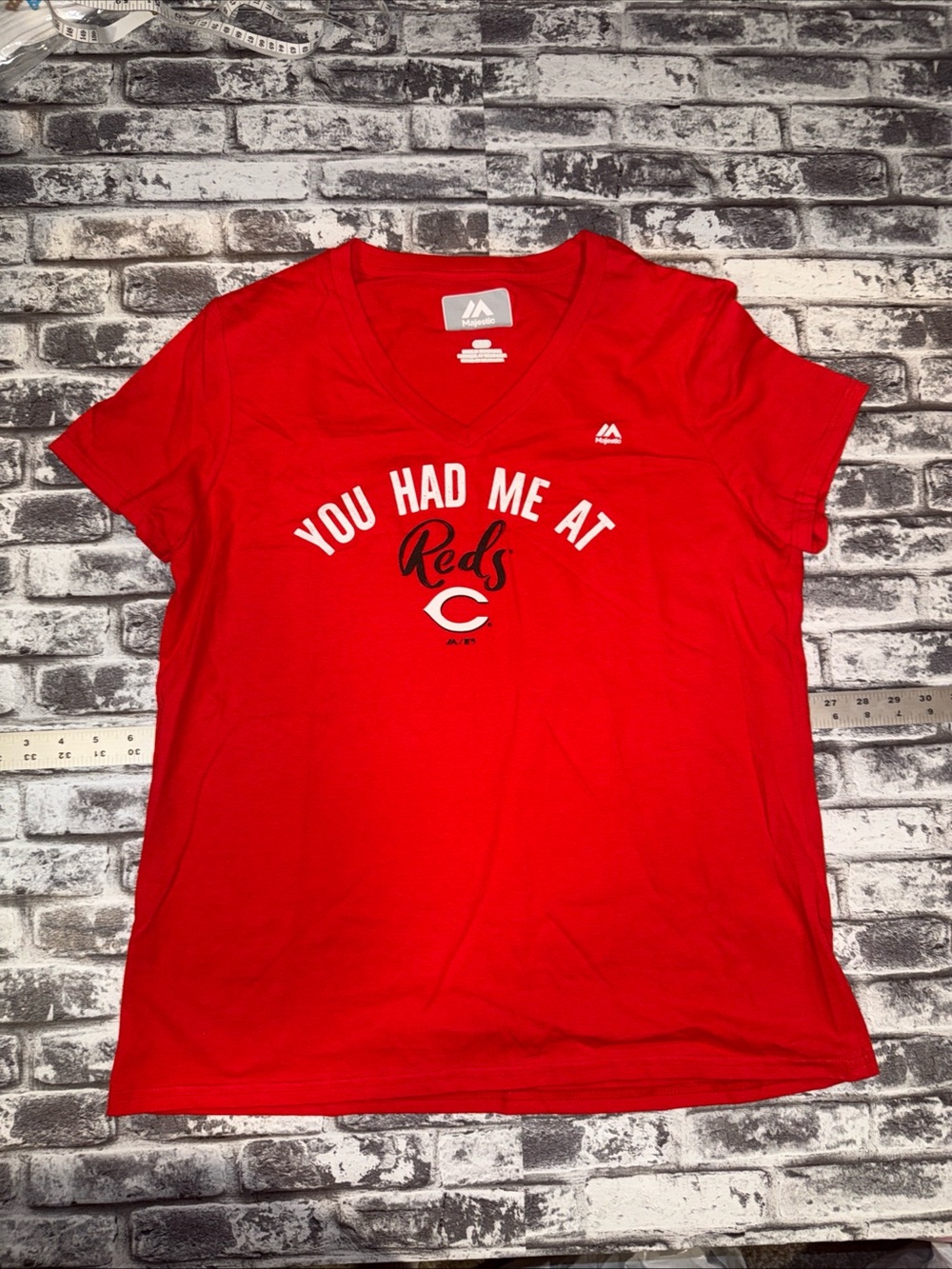 CINCINNATI REDS MLB BASEBALL V-NECK SHORT SLEEVE SHIRT WOMENS LARGE NWOT